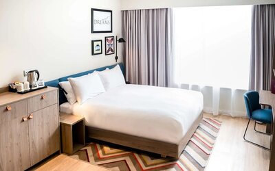 Day use room with natural light at Hampton By Hilton Blackpool.