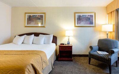 Standard day use room at Travelodge Ottawa East.