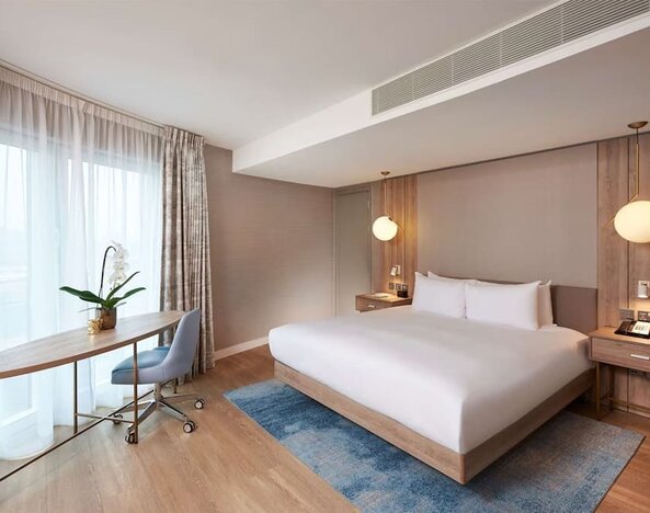 King room with work desk at DoubleTree By Hilton London Excel.
