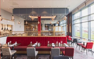 Dining area perfect for coworking at Hilton Garden Inn Birmingham Airport.