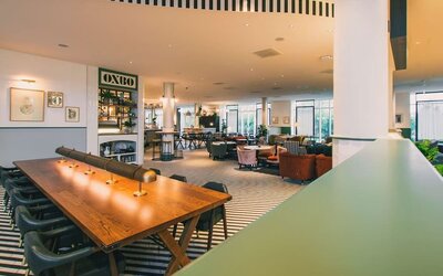 Restaurant area perfect for lounge and co-working at the Hilton Reading. 