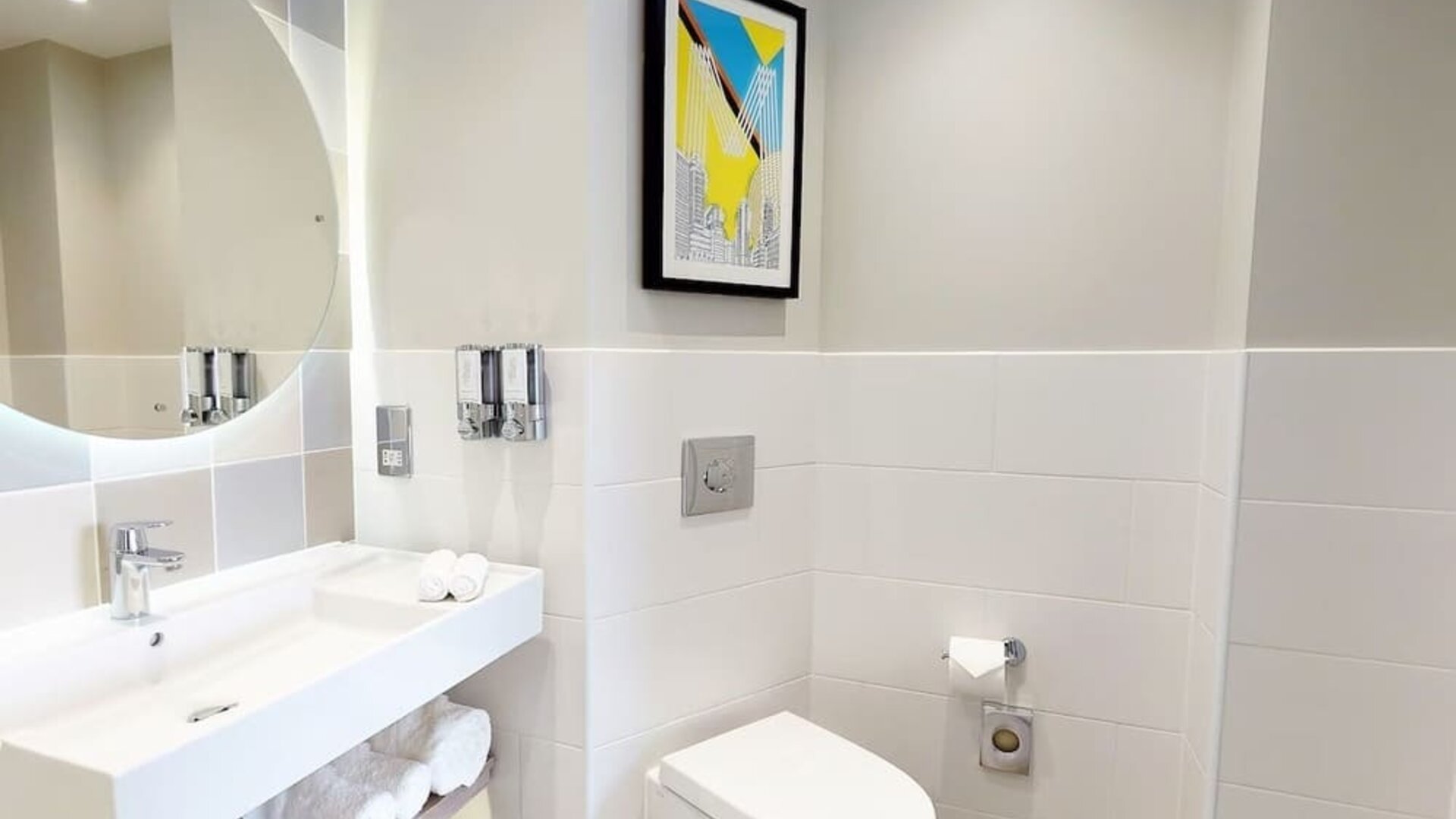 Guest bathroom at the Hampton by Hilton Manchester Northern Quarter.