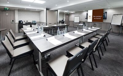 Professional meeting room at DoubleTree By Hilton Edinburgh Airport.