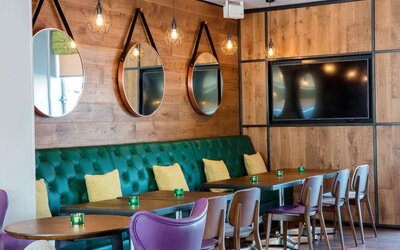 Dining area perfect for coworking at Hilton Garden Inn Glasgow City Centre.