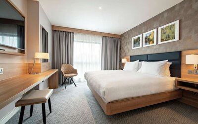 Day use room with natural light at Hilton Garden Inn Abingdon Oxford.
