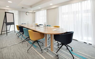 Bright meeting room with blackboard and comfortable mobiliary at the Hampton by Hilton London Docklands.