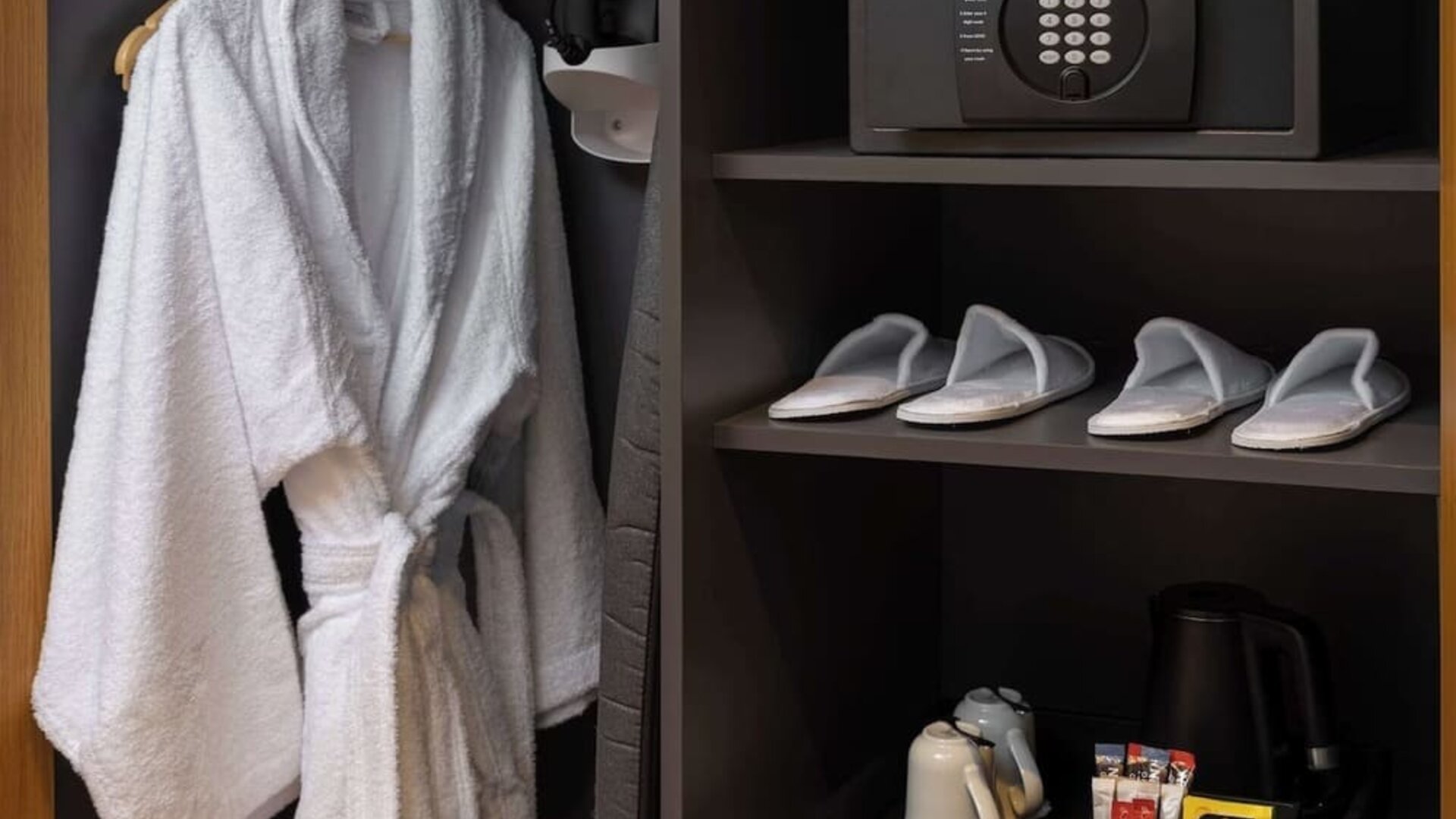 Day use room amenities for your greatest comfort at the Hilton London Gatwick Airport.