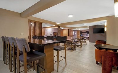Hotel bar area at Best Western Plus Secaucus Meadowlands.
