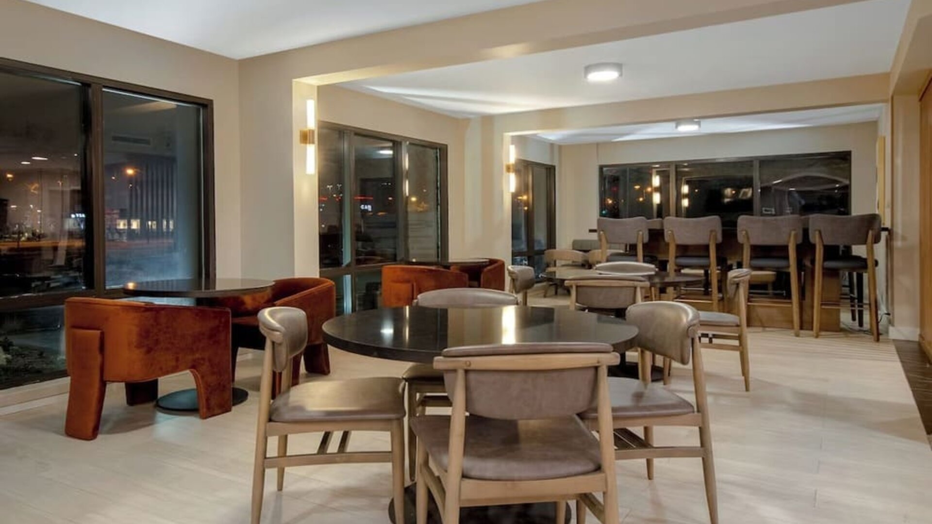 Dining room at Best Western Plus Secaucus Meadowlands.