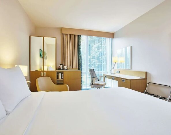 King room with work desk, TV and lounge area at the Hilton Garden Inn Birmingham Brindleyplace.