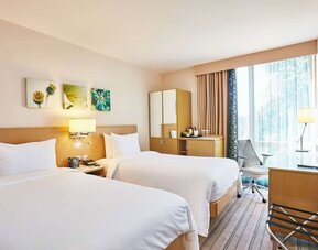 Twin room with work desk and TV at the Hilton Garden Inn Birmingham Brindleyplace.