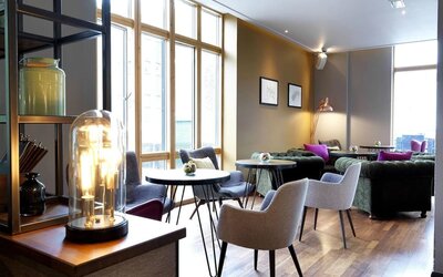 Comfortable lounge area perfect for co-working at the Hilton Garden Inn Birmingham Brindleyplace.