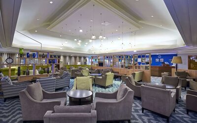 Lounge area perfect for co-working at the DoubleTree by Hilton Bristol North.