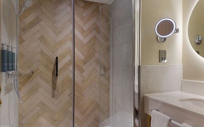 Guest bathroom with shower and toiletries at the DoubleTree by Hilton Bristol North.