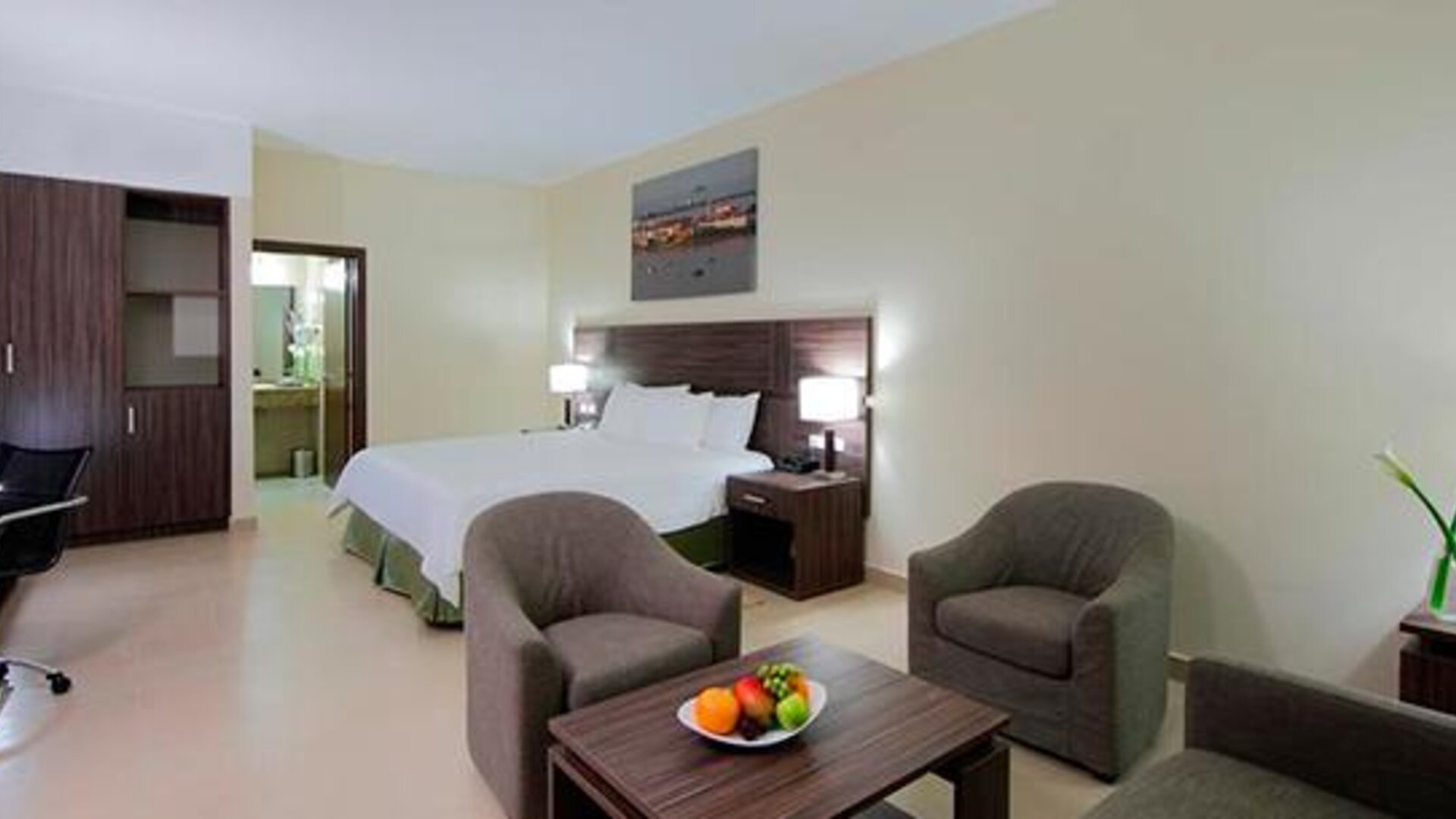 Victoria Hotel & Suites