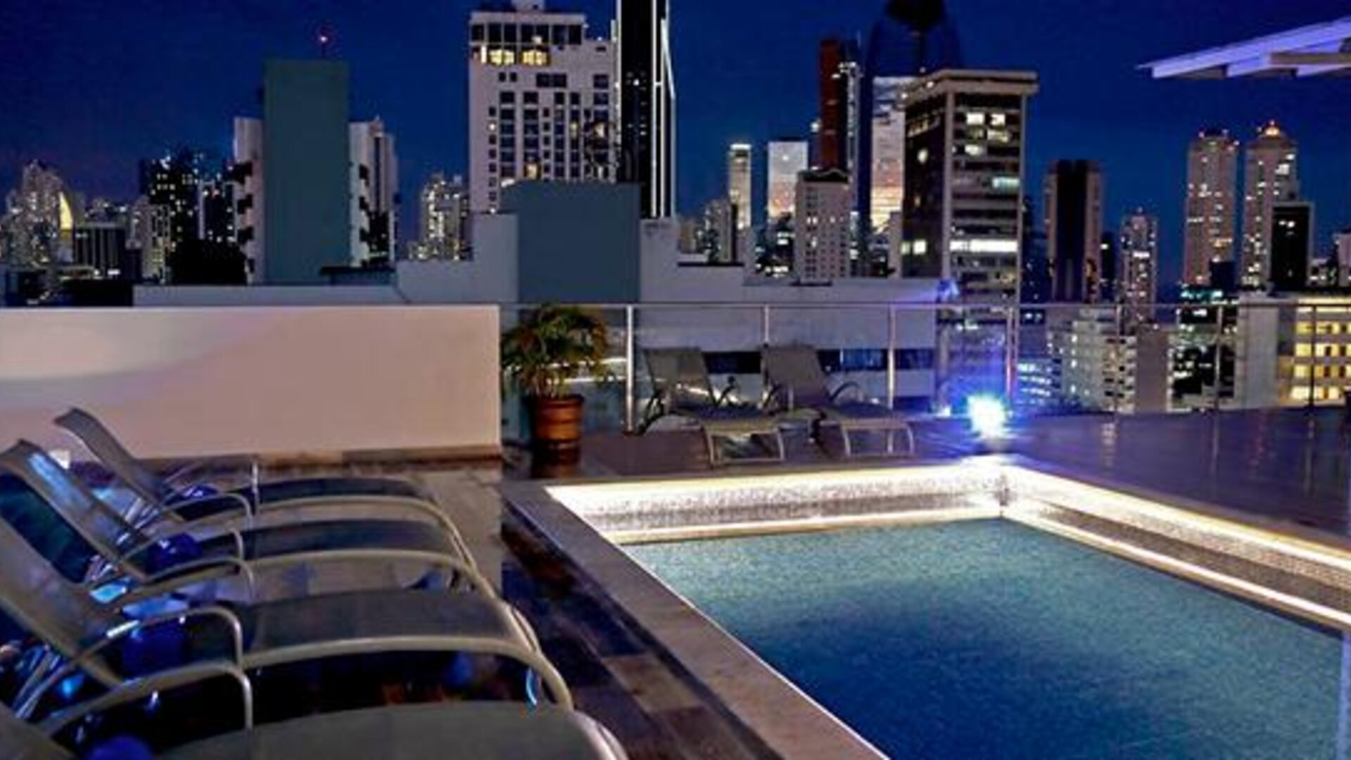 Victoria Hotel & Suites