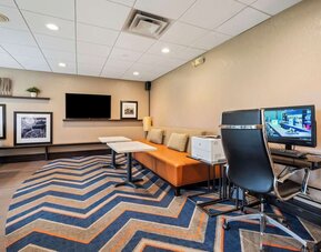 Business center featuring computer workstation, printing services, comfortable seating, and a relaxing space for work or casual meetings at Hampton Inn Ridgefield Park.
