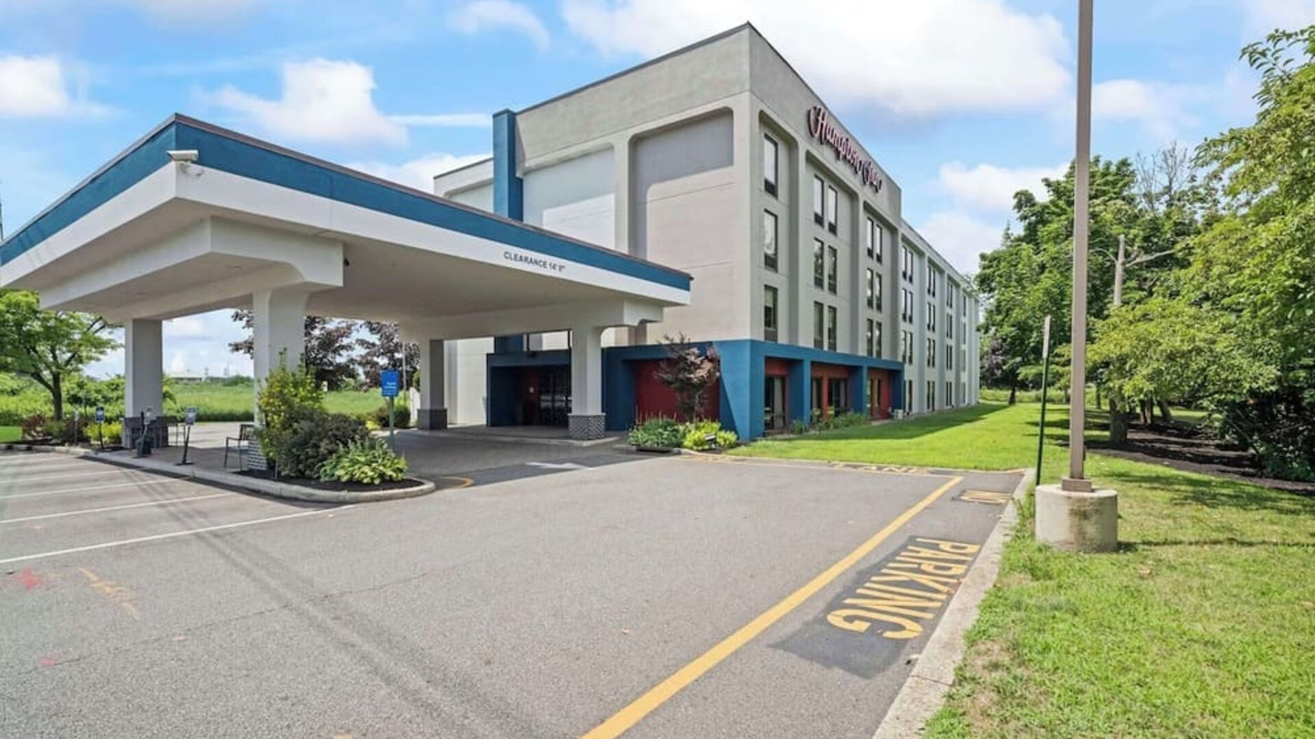 Exterior view of Hampton Inn Ridgefield Park showcasing convenient access, complimentary parking, and a welcoming arrival experience.