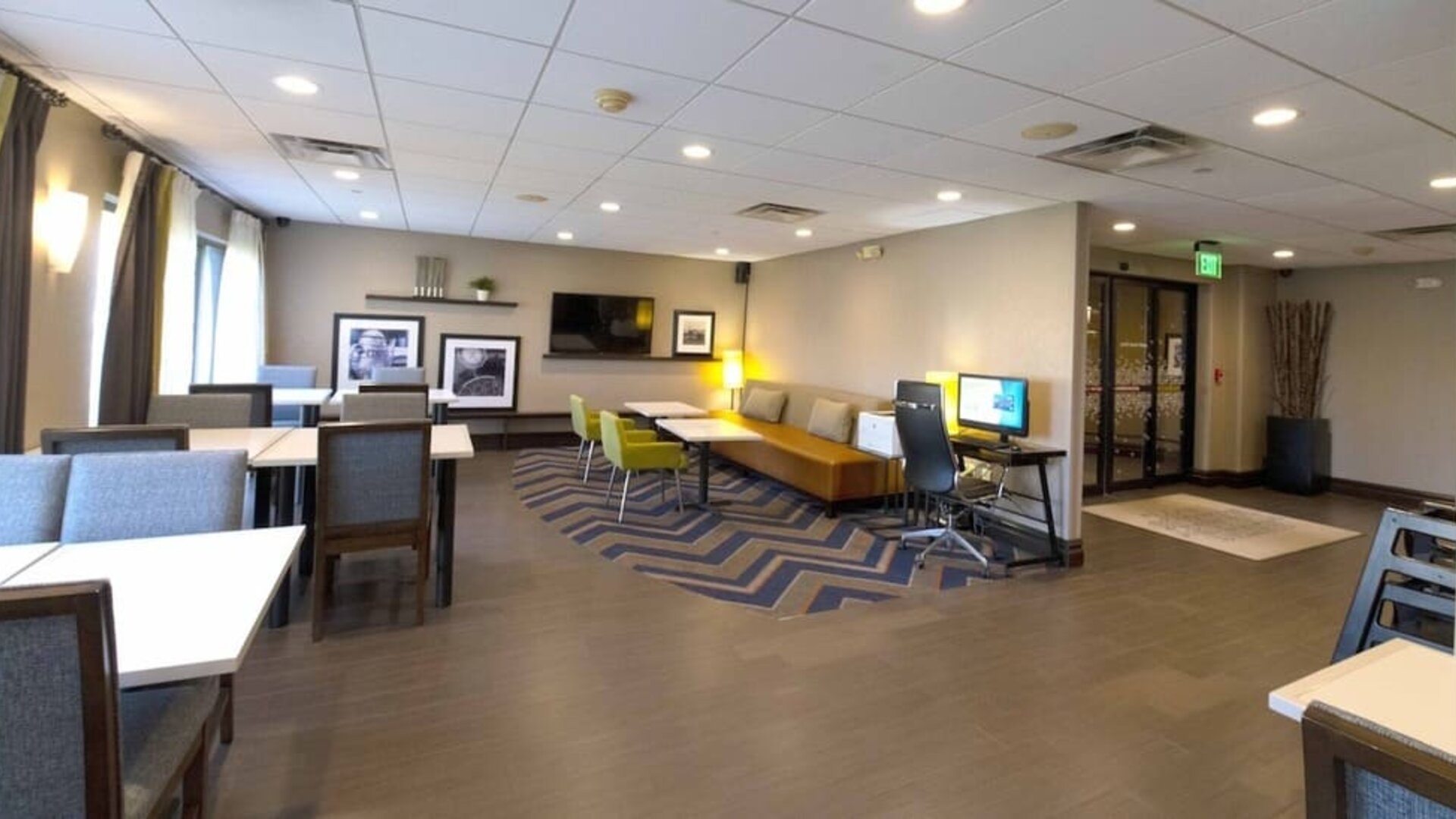 Comfortable lounge area featuring casual seating, business amenities, and inviting spaces to relax or enjoy a meal at Hampton Inn Ridgefield Park.