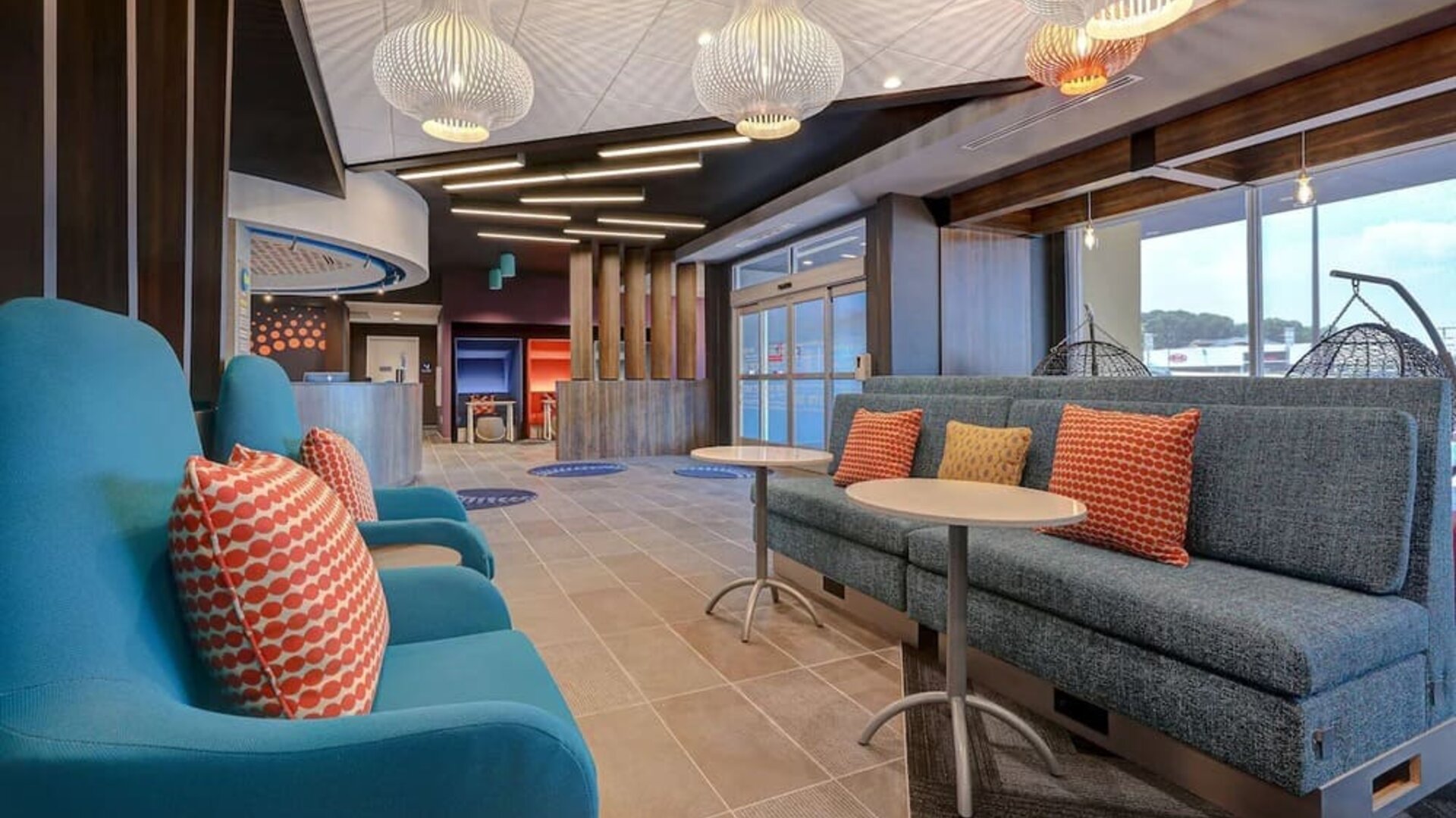 Stylish lobby lounge with modern seating, designer lighting, and inviting social spaces at Tru By Hilton Lithia Springs.