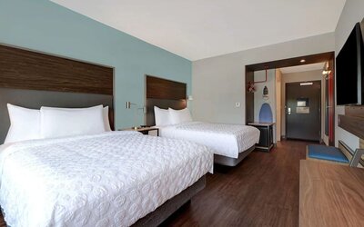 Guest room workspace with desk, flat-screen TV, and comfortable seating at Tru By Hilton Lithia Springs.