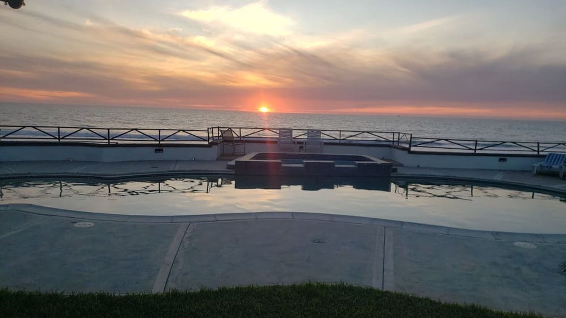 Oceanfront pool at sunset with hot tub and uninterrupted Pacific Ocean views at Casa Playa Baja Resort.