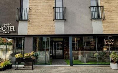 Main entrance to Hotel Seven with modern glass façade and Atelier Rozbark restaurant.
