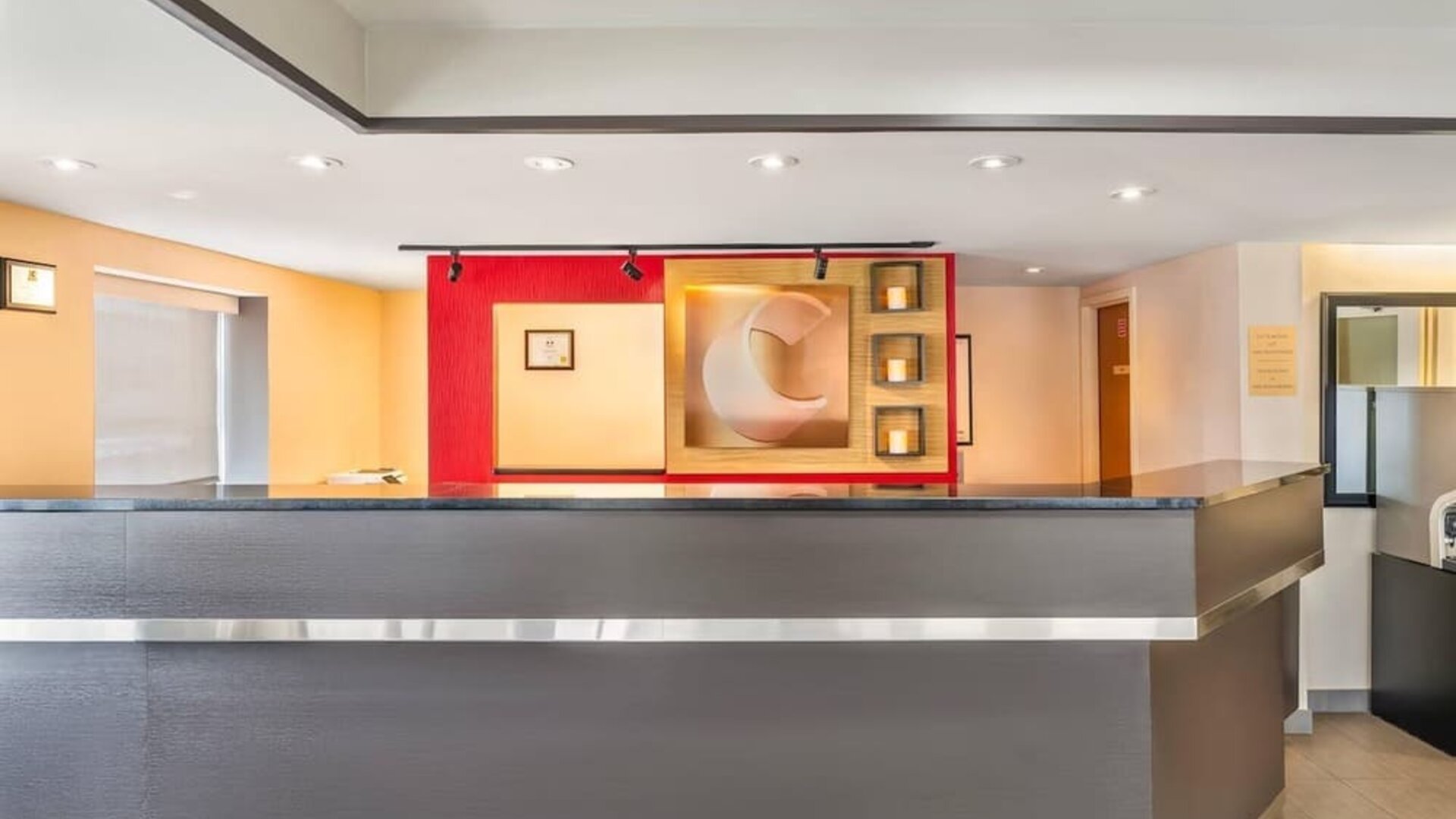 Modern hotel reception desk providing friendly guest services at Comfort Inn Laval.