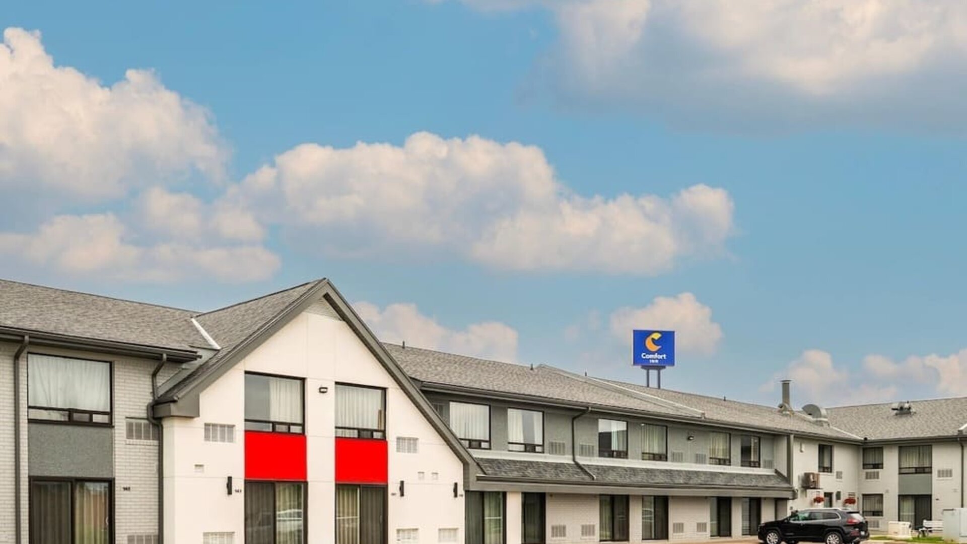 Exterior view of Comfort Inn Amherst showcasing convenient parking and easy guest access.