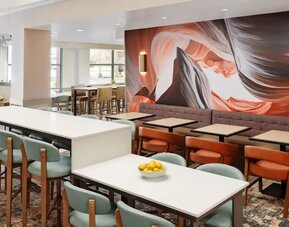 Stylish dining and lounge area offering comfortable seating for breakfast, snacks, and social gatherings at Hyatt Place Scottsdale/Old Town.