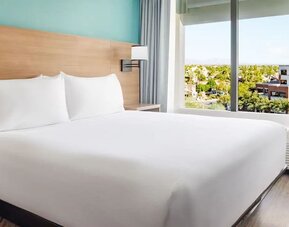 Spacious king guest room featuring a plush king bed, large windows, modern furnishings, and scenic Scottsdale views at Hyatt Place Scottsdale/Old Town.