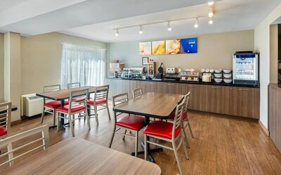 Bright breakfast area with comfortable seating and a complimentary hot breakfast served daily at Comfort Inn Sudbury Regent Street.