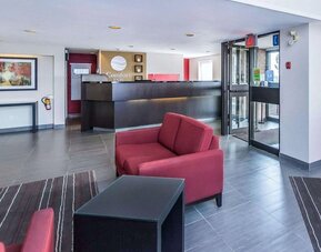 Reception area offering friendly check-in service at Comfort Inn Sudbury East.