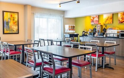 Breakfast dining area with self-serve buffet at Comfort Inn Sept-Iles.