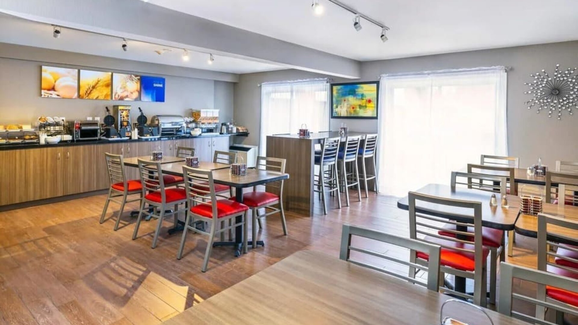 Spacious breakfast dining area with buffet station at Comfort Inn Sept-Iles.