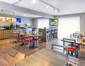 Spacious breakfast dining area with buffet station at Comfort Inn Sept-Iles.
