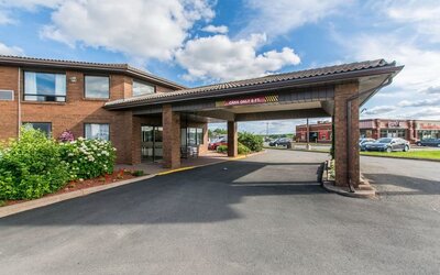 Covered hotel entrance with drive-up access at Comfort Inn New Glasgow.