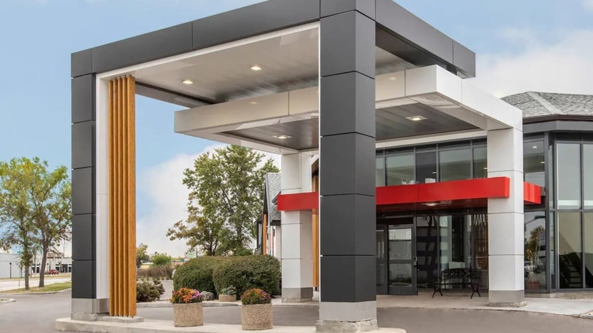 Modern hotel entrance at Comfort Inn Sault Ste. Marie.