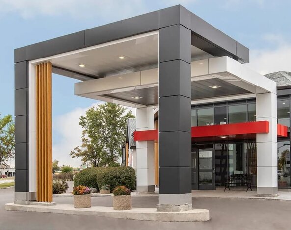 Modern hotel entrance at Comfort Inn Sault Ste. Marie.