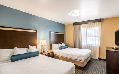 Guest room with two queen beds and a TV at Glenridge Inn Glendale Pasadena.