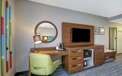In-room workspace with a TV, microwave, mini fridge, and coffee station at Hampton Inn & Suites By Hilton Guelph.
