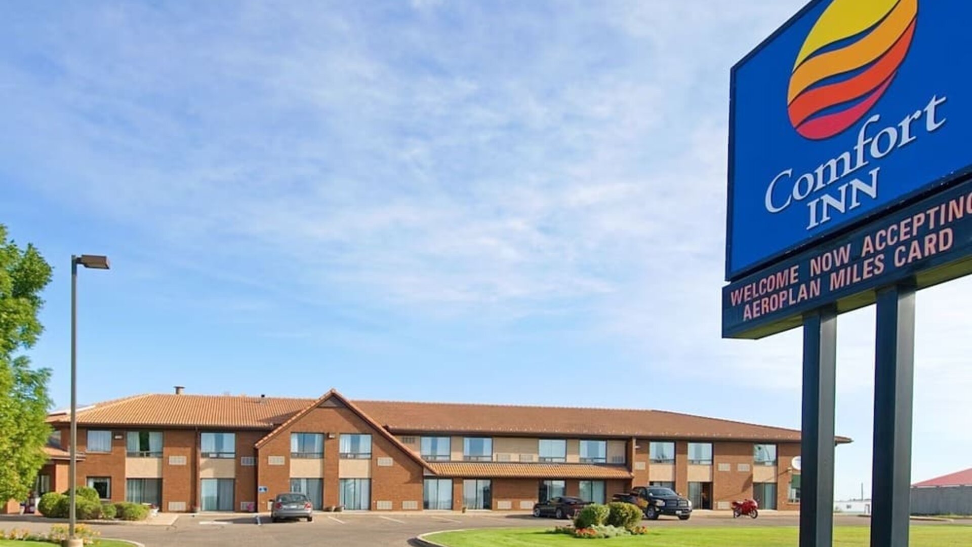 Exterior view of Comfort Inn Brandon.