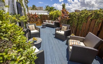 Comfortable outdoor meeting space at Hollywood Beach Suites, A South Beach Group Hotel.