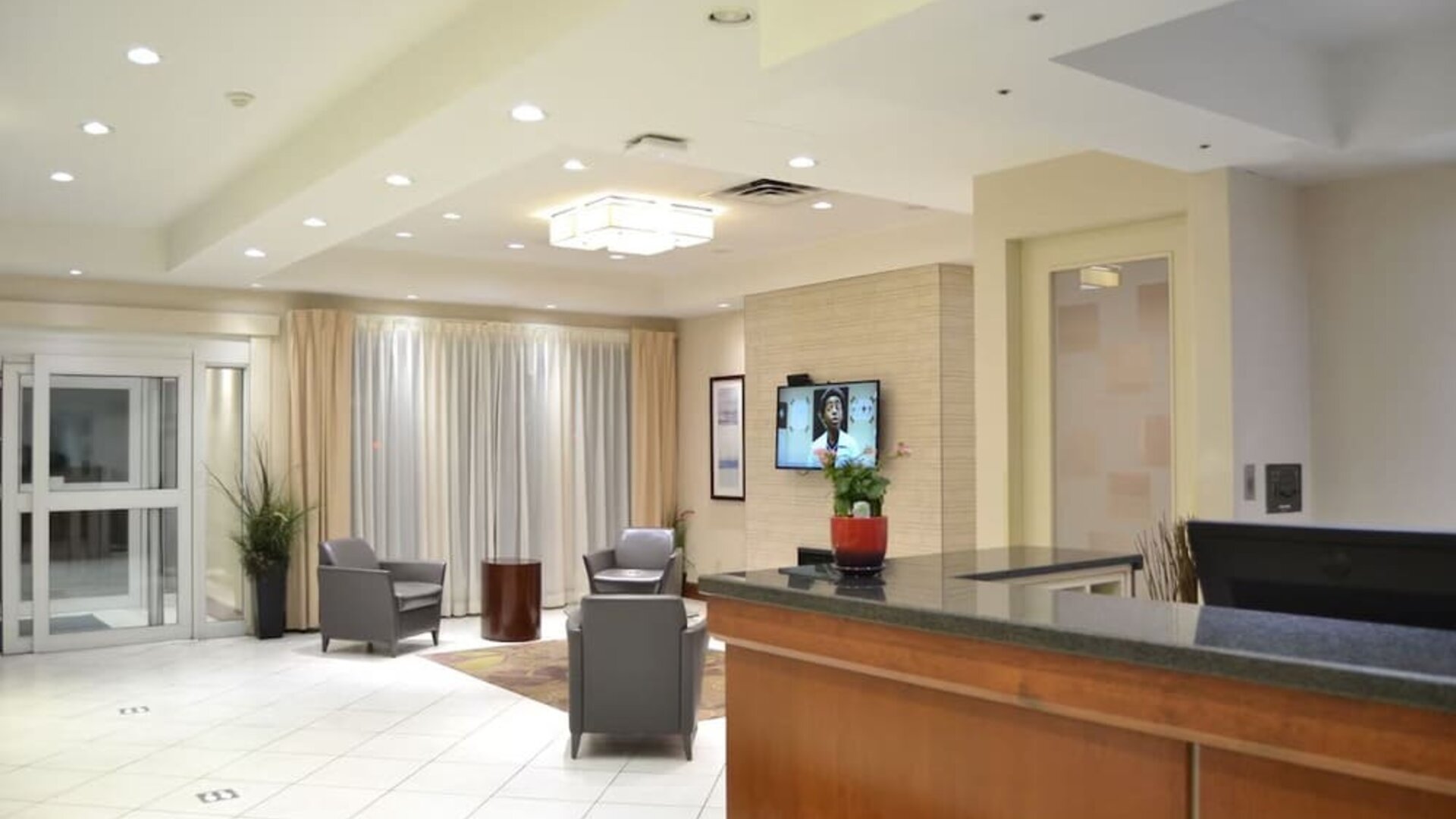 Hotel lobby with reception area and seating at Amenida Residences.