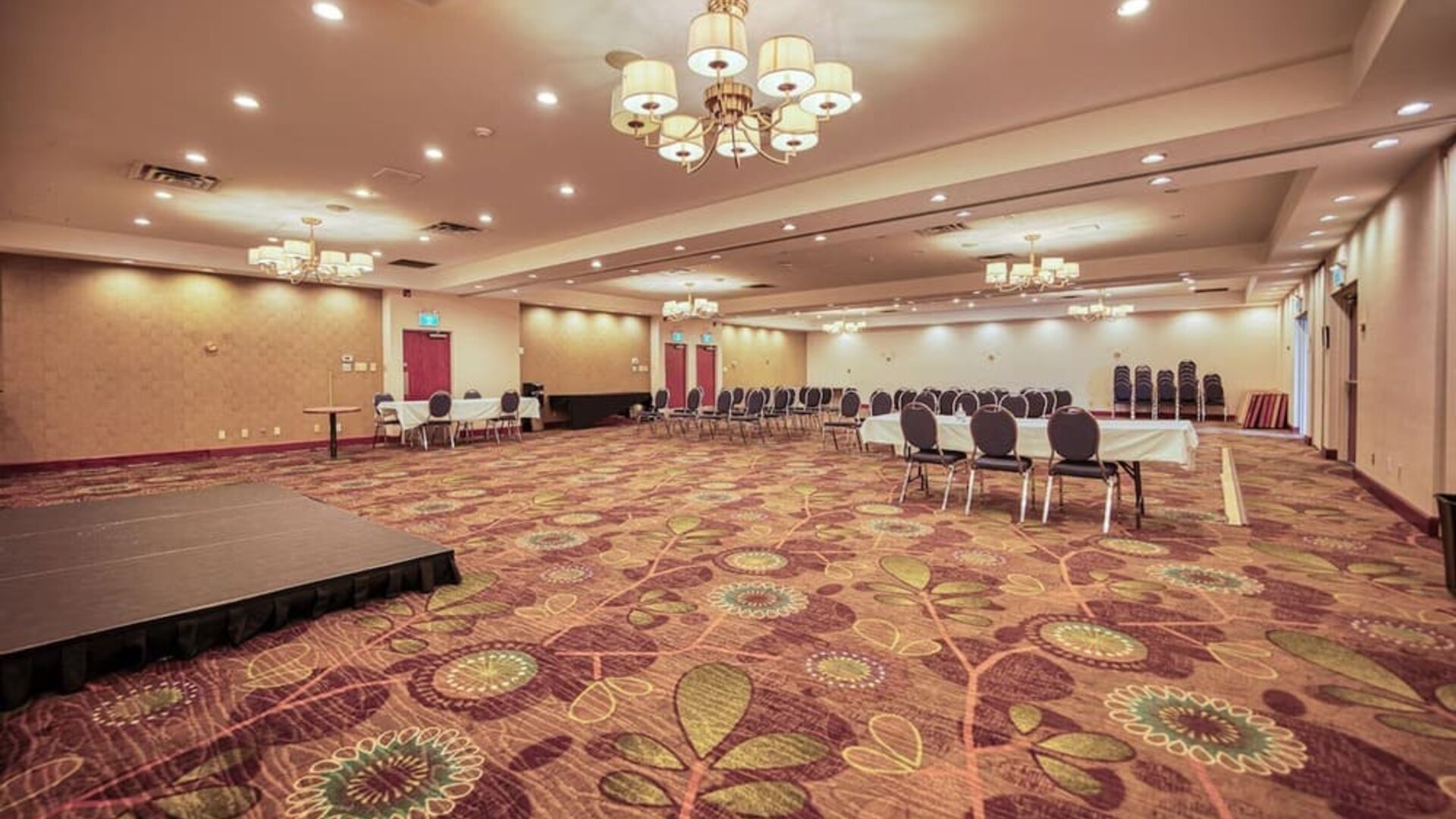 Meeting room with classroom-style seating at Amenida Residences.