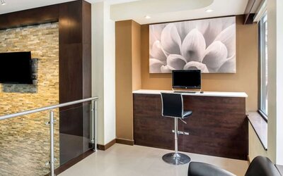 Business center with computer workstation at La Quinta Inn & Suites By Wyndham Oshawa.