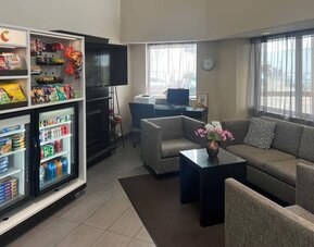 Hotel lobby with convenience market and business workstation at Comfort Inn Saskatoon.
