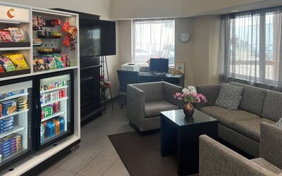 Hotel lobby with convenience market and business workstation at Comfort Inn Saskatoon.