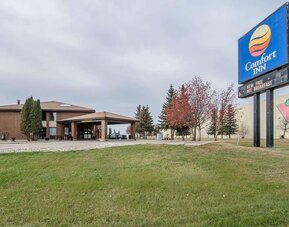 Exterior view of Comfort Inn Prince Albert with hotel signage.