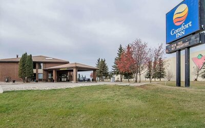 Exterior view of Comfort Inn Prince Albert with hotel signage.